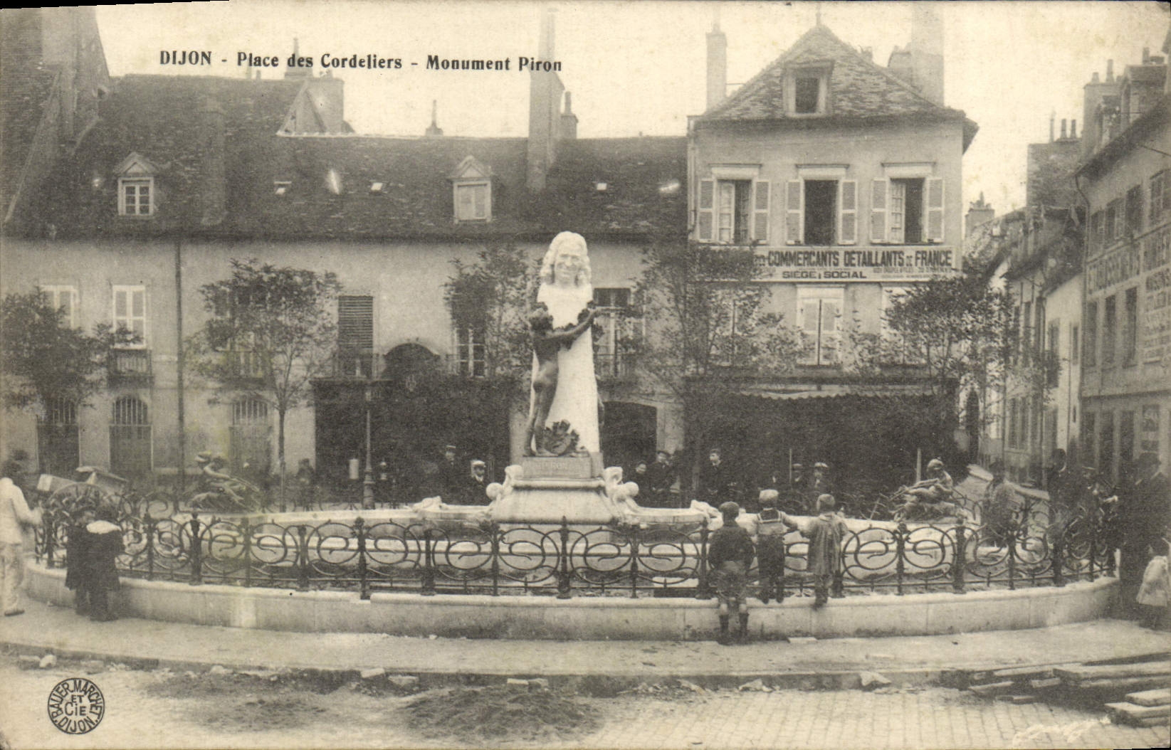 CPA Dijon Place des Cordeliers Monument Piron