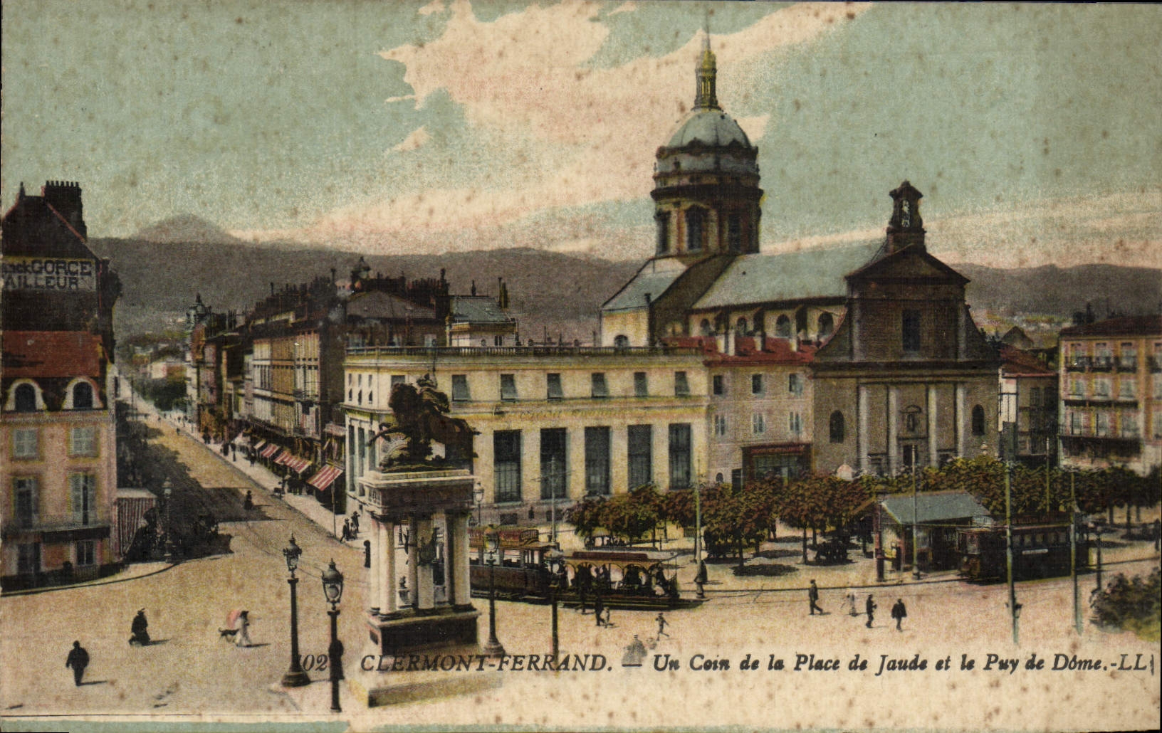 POSTAL Clermont-Ferrand de la VENDIMIA una esquina del lugar de Jaude y de Puy de Dome