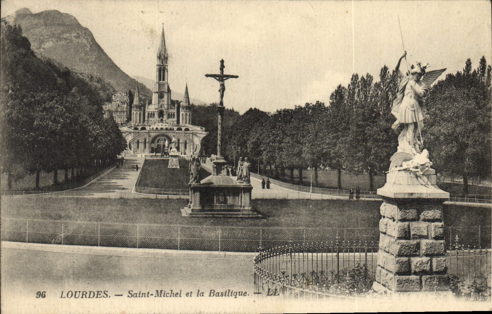 VINTAGE POSTCARD Heavy Saint Michel and the Basilica