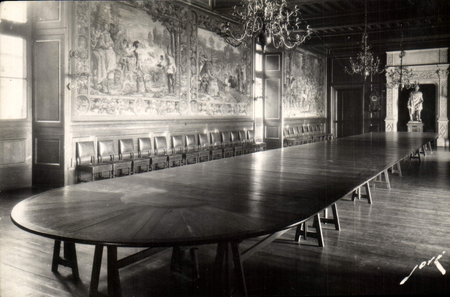 CPM Pau Le chateau Table Aux Cent Couverts
