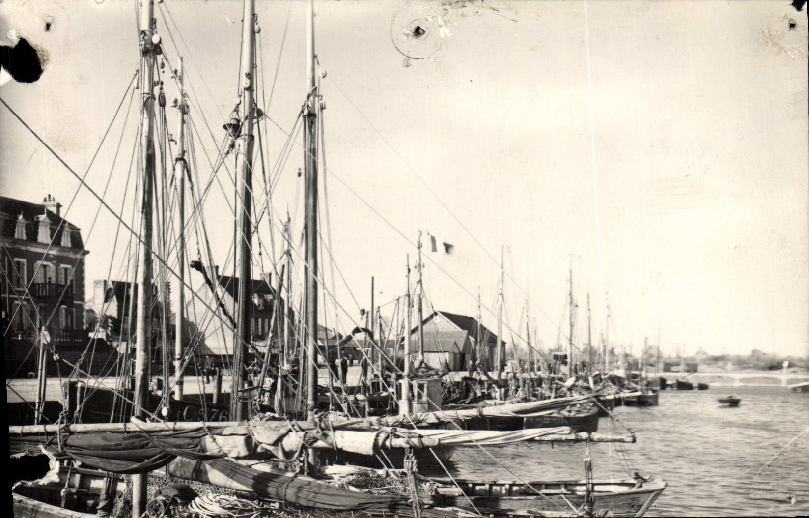 POSTAL Grancamp de la VENDIMIA les Bains una esquina de los barcos portuarios