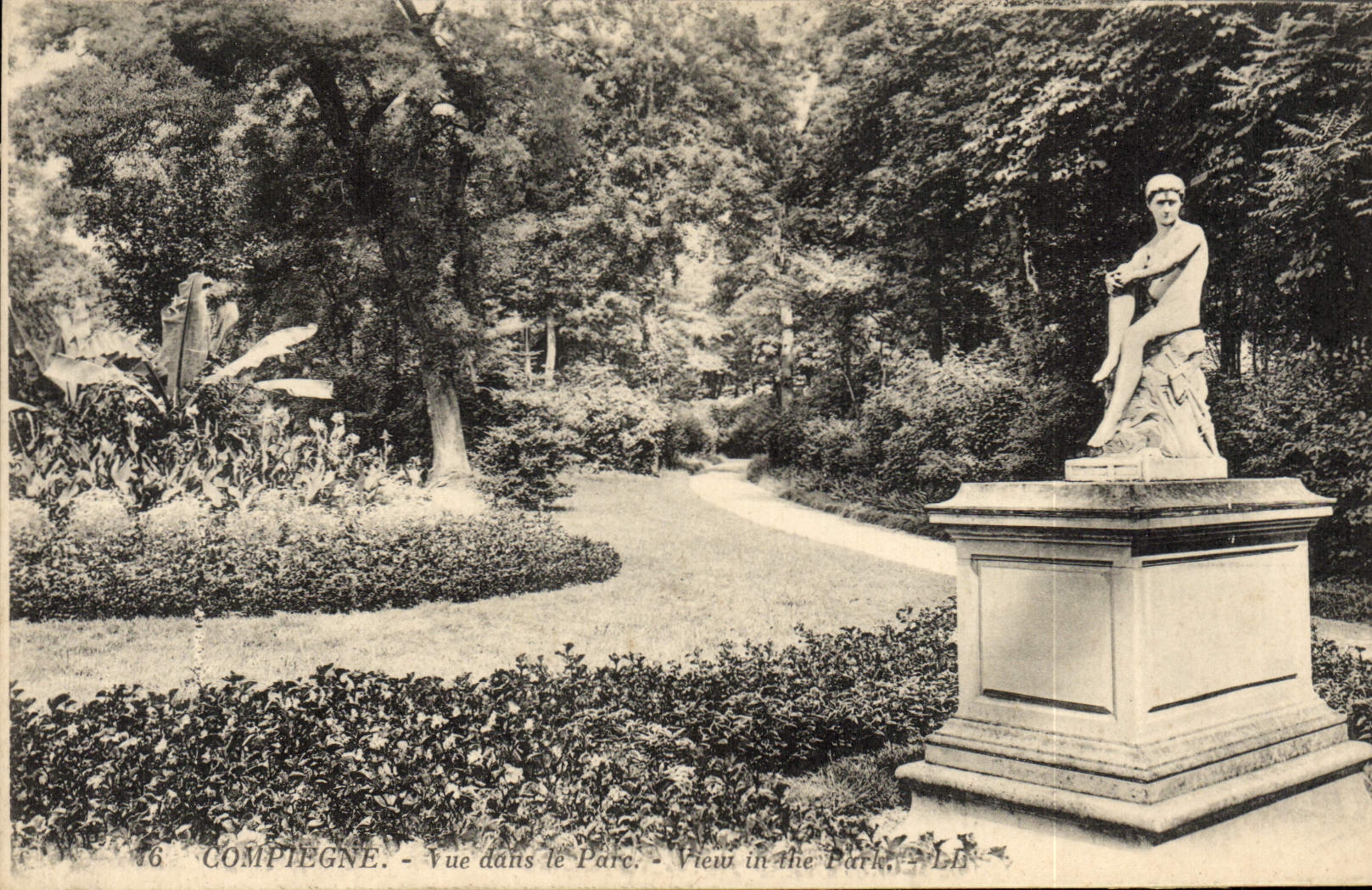 VINTAGE POSTCARD Compiegne Seen in the park