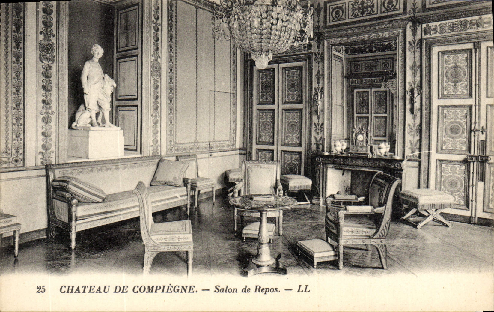 Sala de estar del castillo de Compiegne de la POSTAL de la VENDIMIA del resto