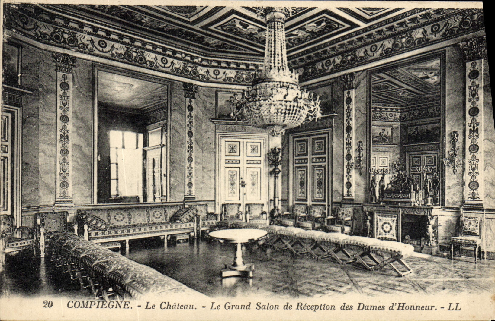 POSTAL Compiegne de la VENDIMIA el castillo el cuarto de recepción grande del Señora-en-waitings
