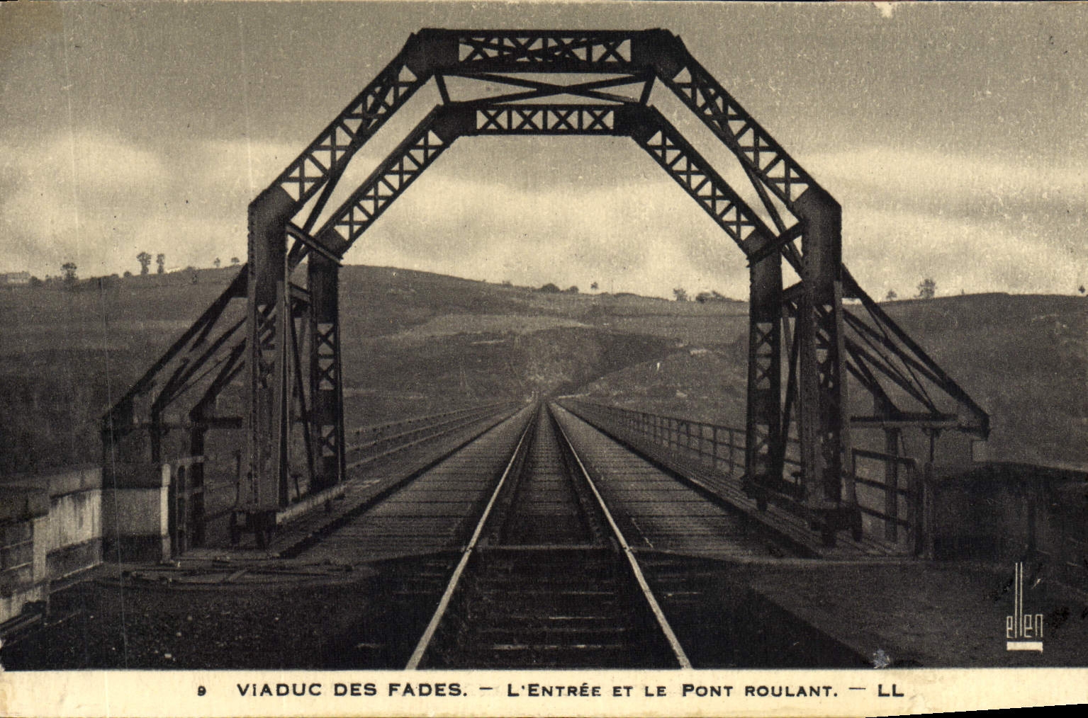 VINTAGE POSTCARD Viaduct Of Insipid the entry and the overhead travelling crane