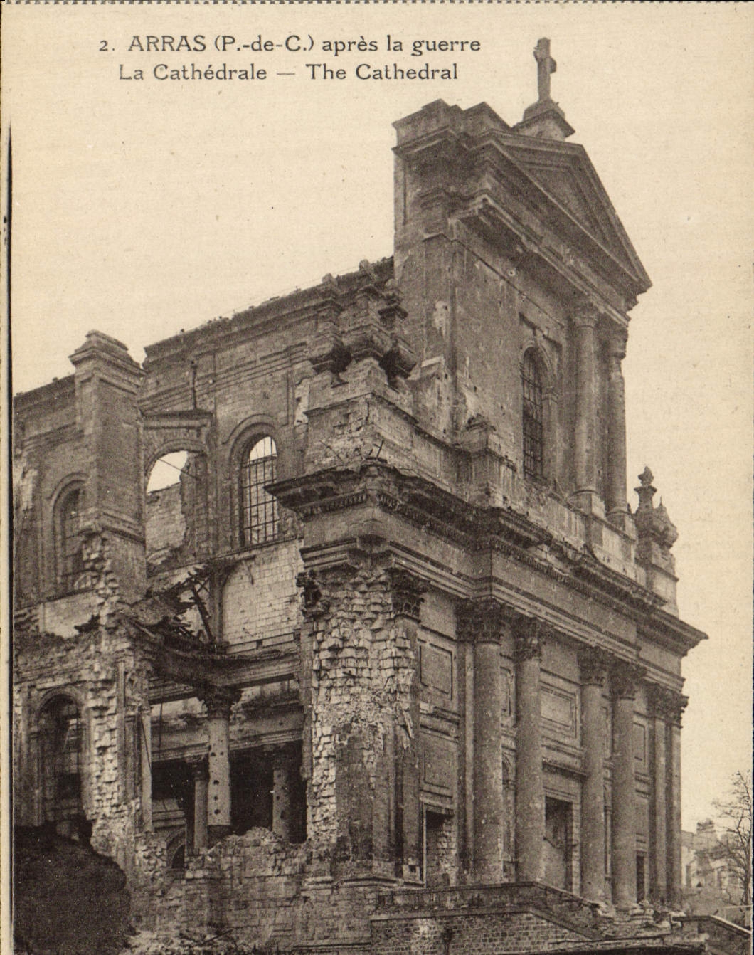 CPA Arras Apres La Guerre La Cathedrale Militaria