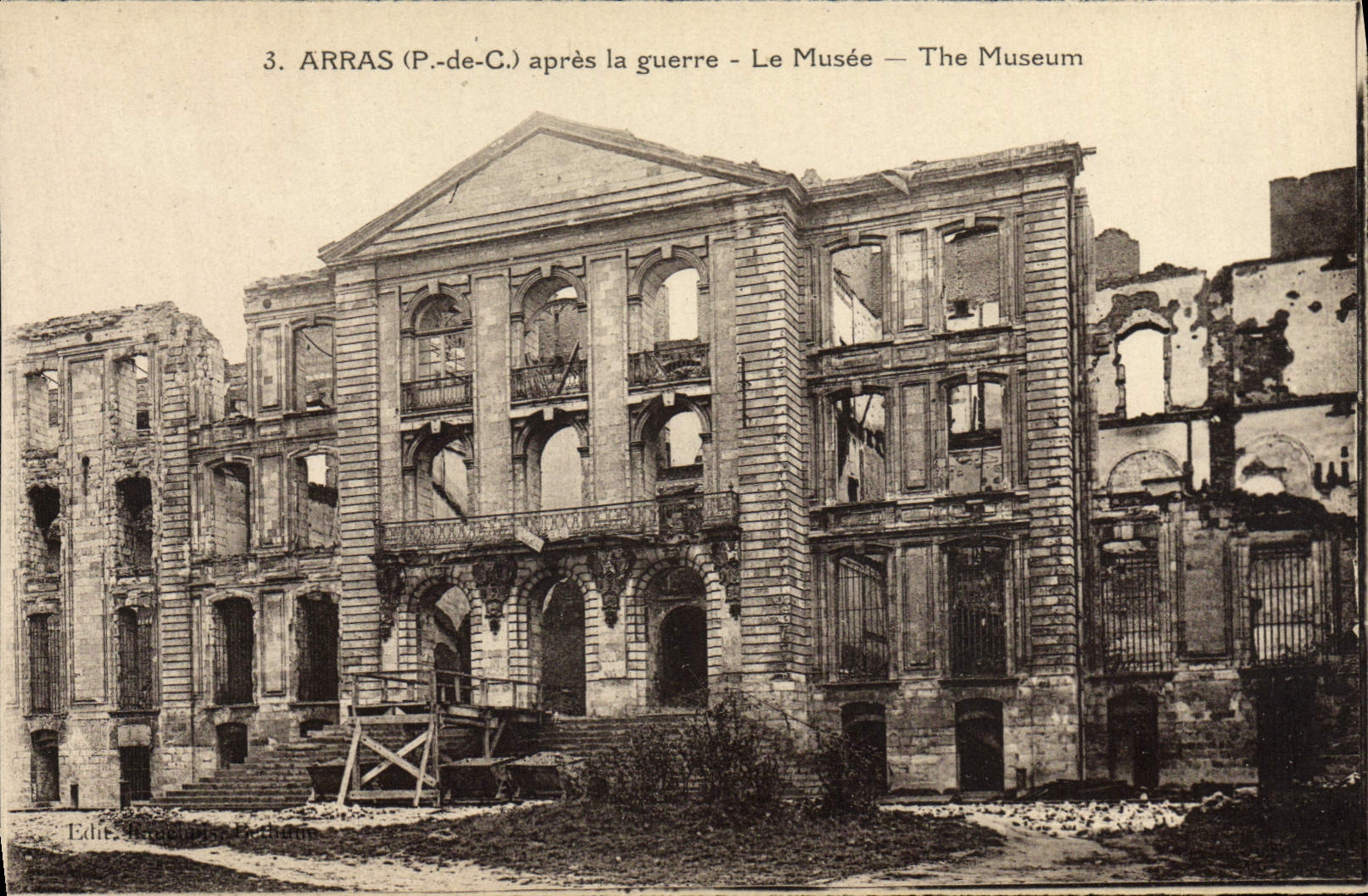 CPA Arras Apres La Guerre Le Musee Militaria