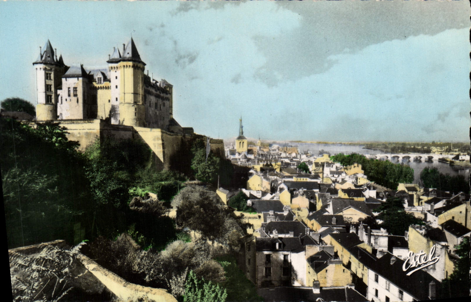 MODERN CARD Saumur the Castle the City And the Loire