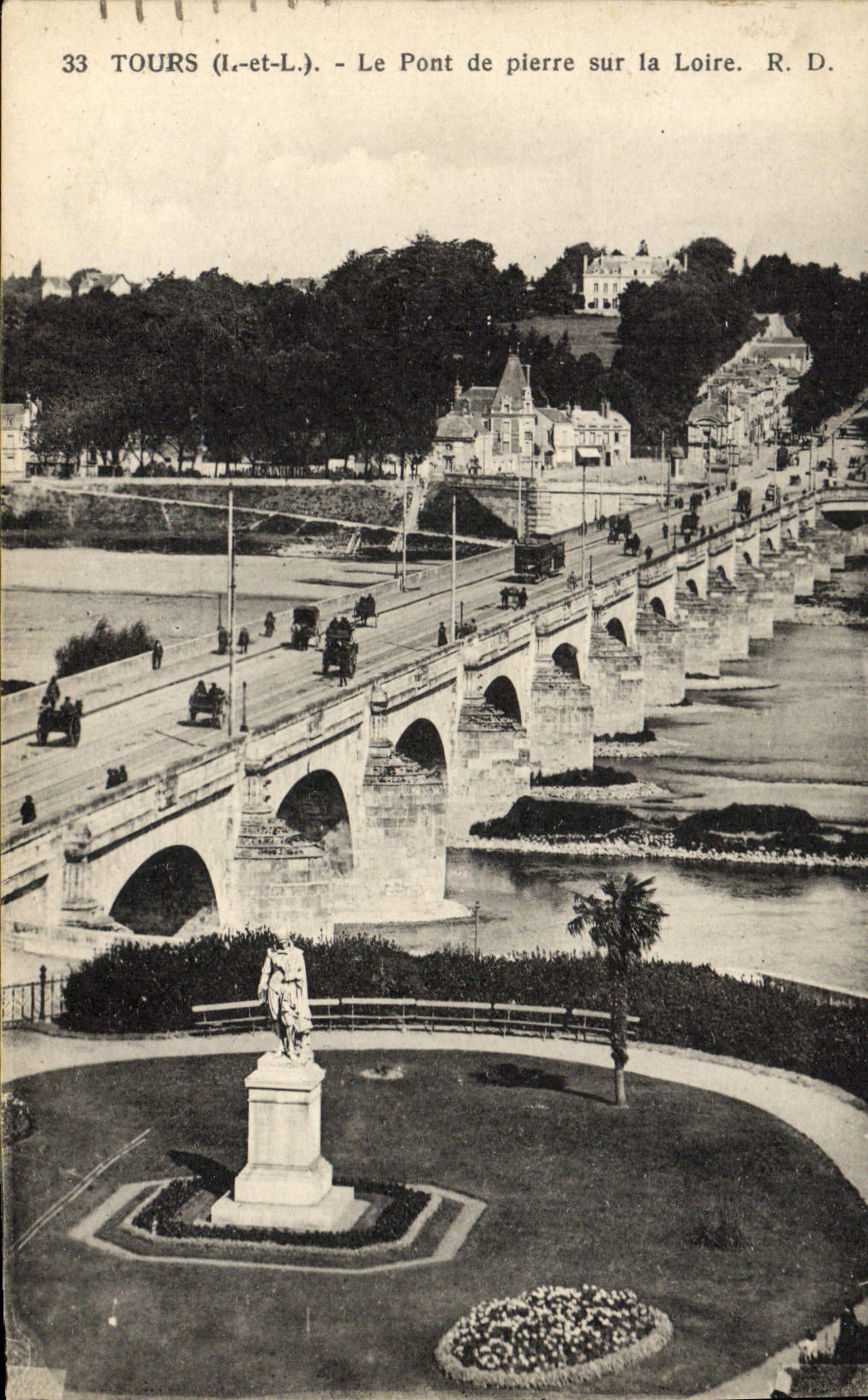 CPA Tours Le Pont De Pierre Sur La Loire