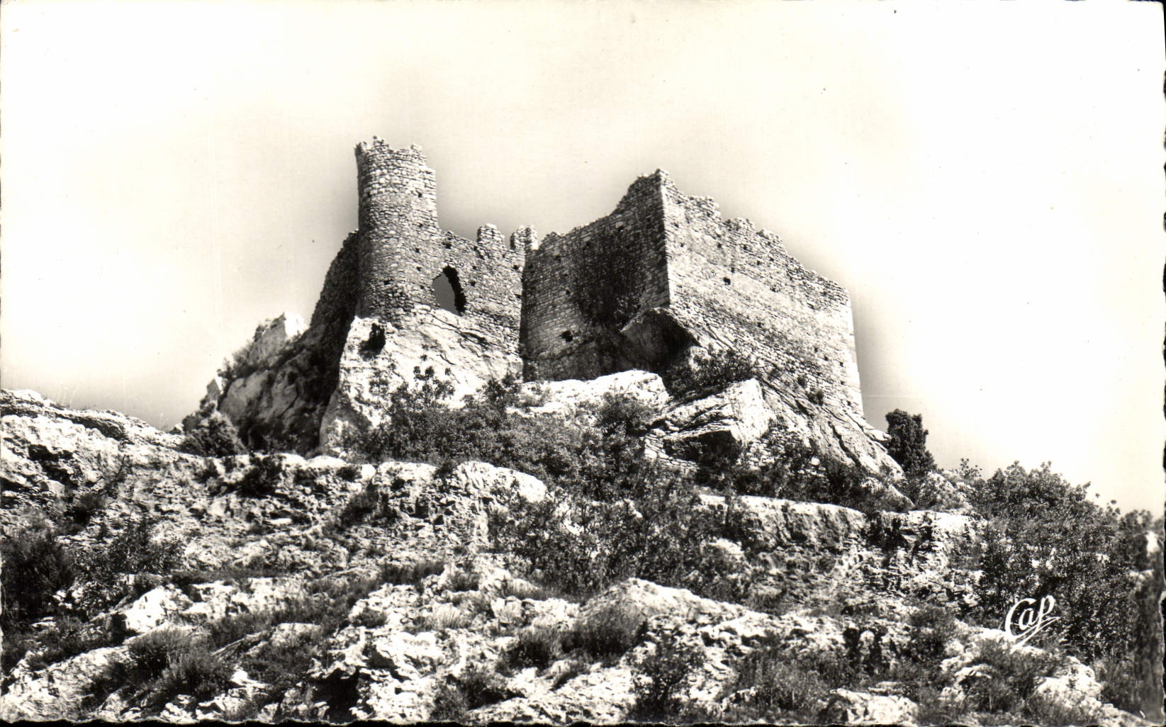 MODERN CARD Fountain Of Vaucluse the Castle De Petrarque