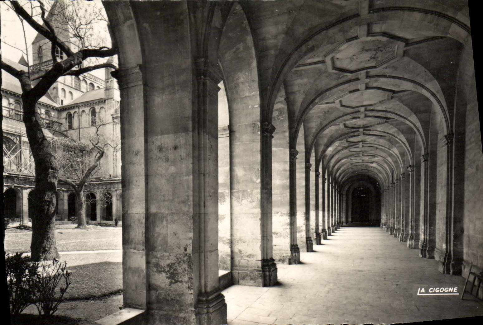 MODERN CARD Caen Holy Cloister Etienne