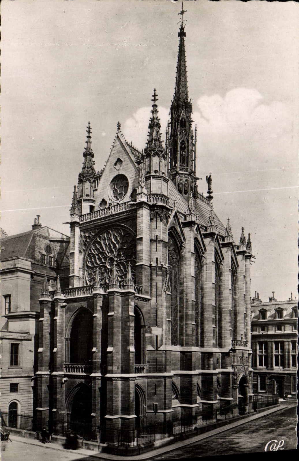 CPM Paris La Sainte Chapelle