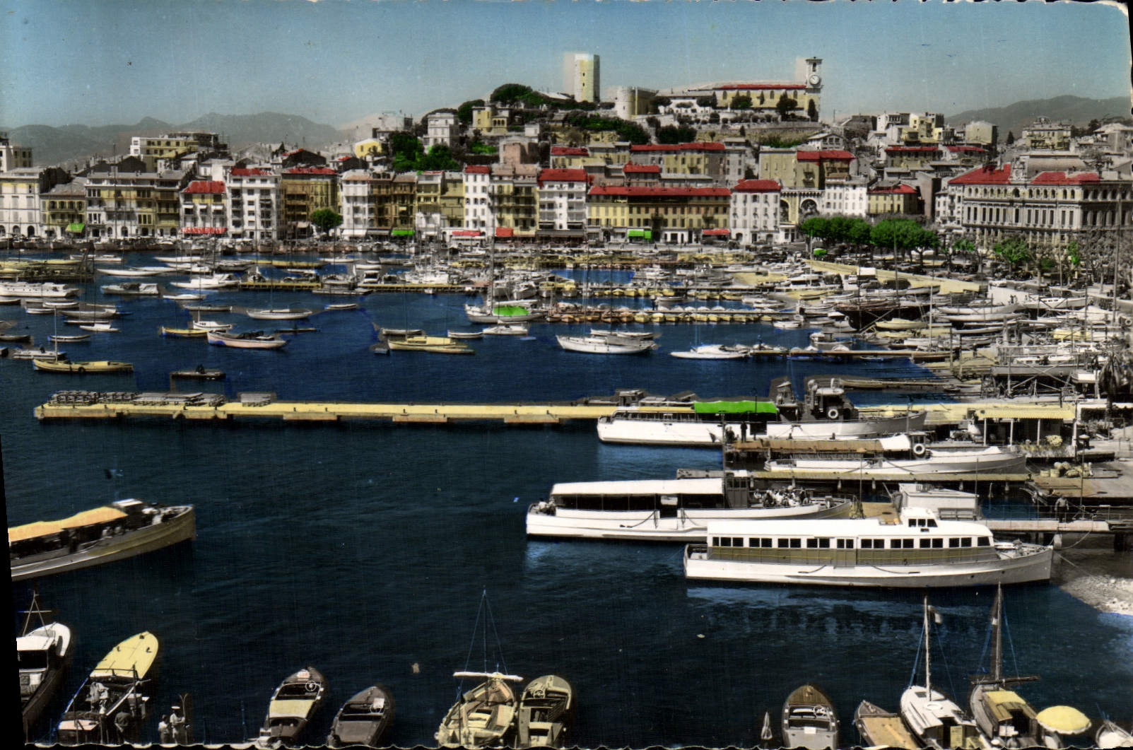 CPM La Cote d'Azur Cannes Le Port Et Le Suque Vus Du Casino Munidipal