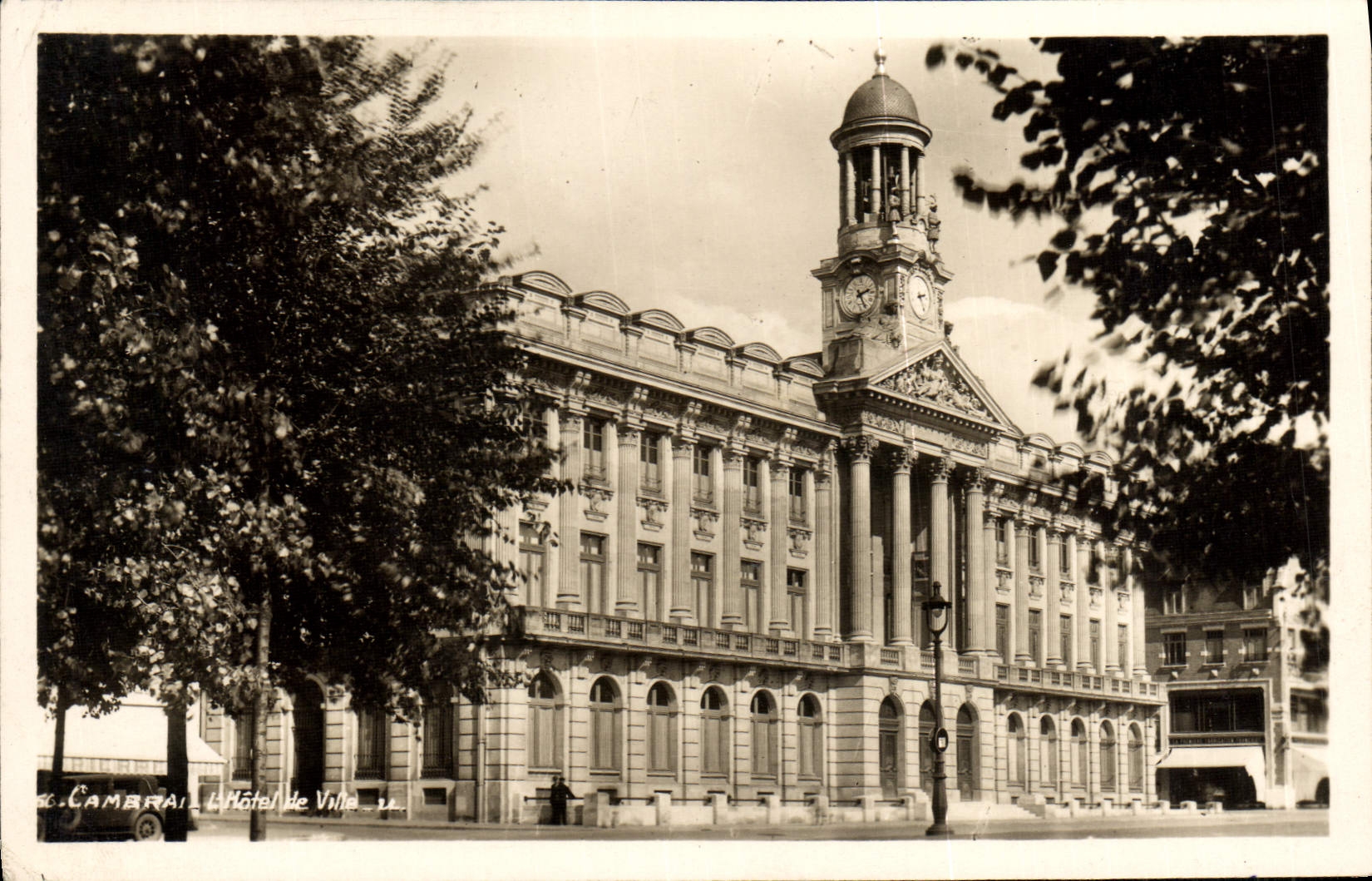 CPM Cambrai L'Hotel De Ville