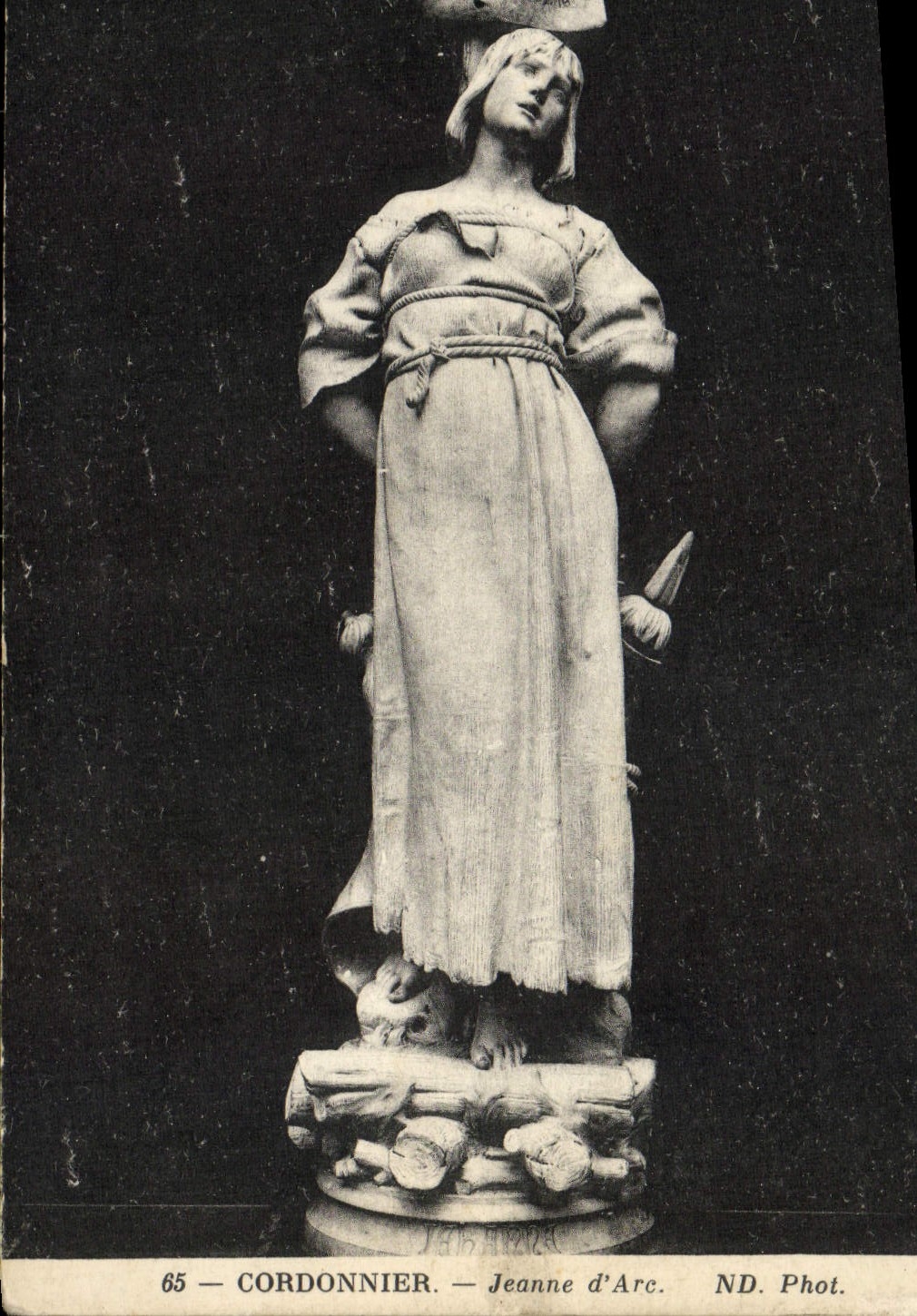 VINTAGE POSTCARD Shoe-maker Jeanne d' Arc