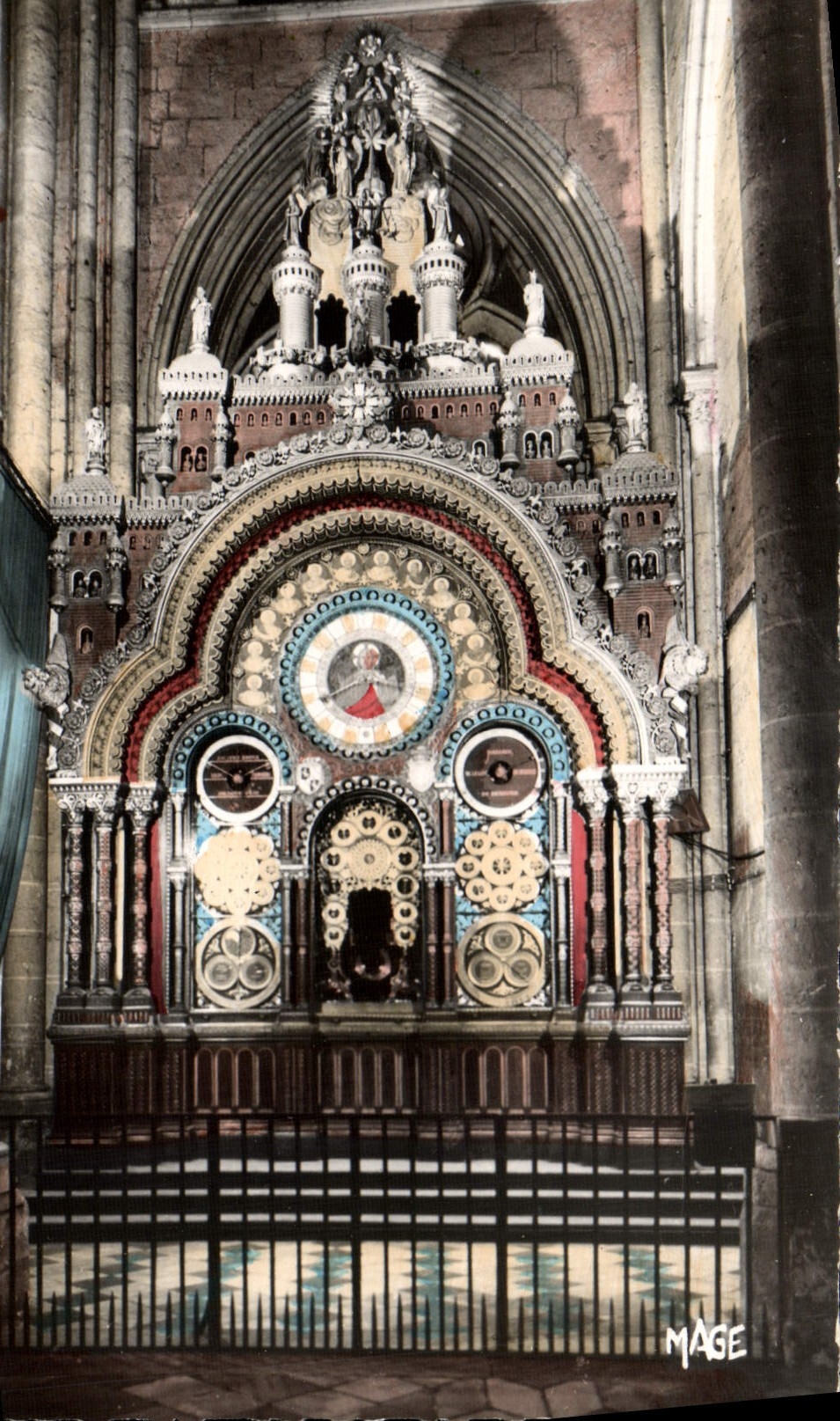 CPM Beauvais La Cathedrale L'Horloge