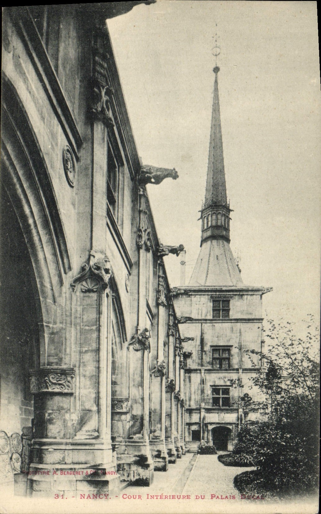 CPA Nancy Cour Interieure Du Palais ducal