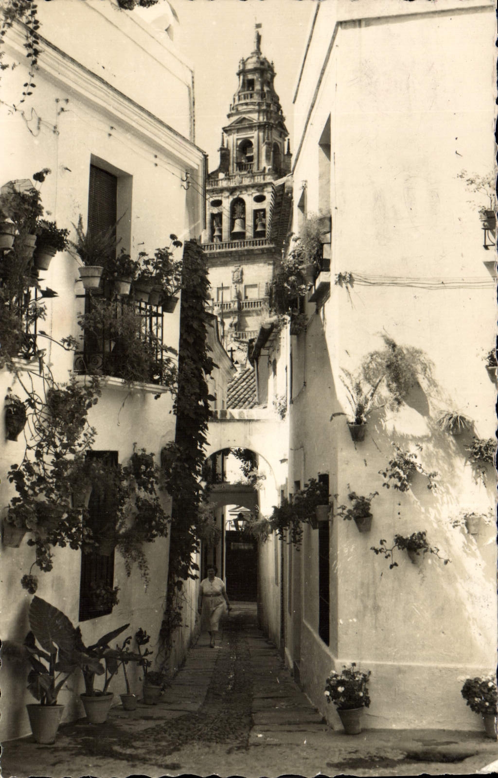 CPM Cordoba Vista de la Calleja de Las Flores al Salliente