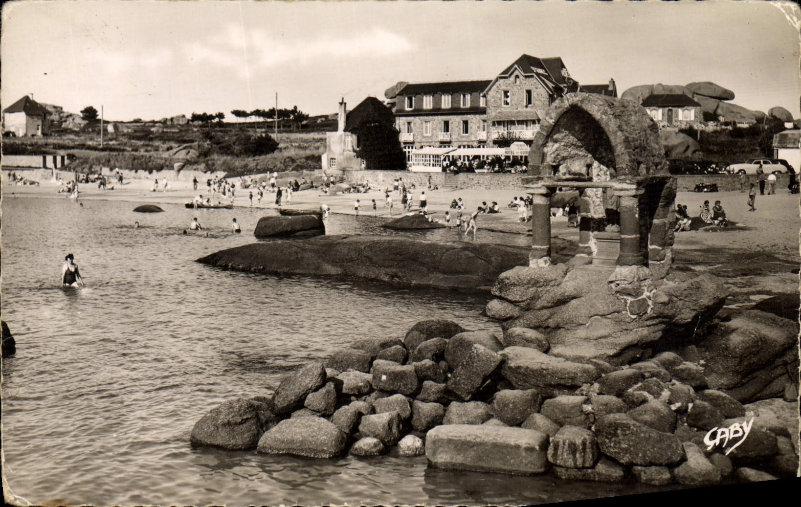 VINTAGE POSTCARD House at the seaside