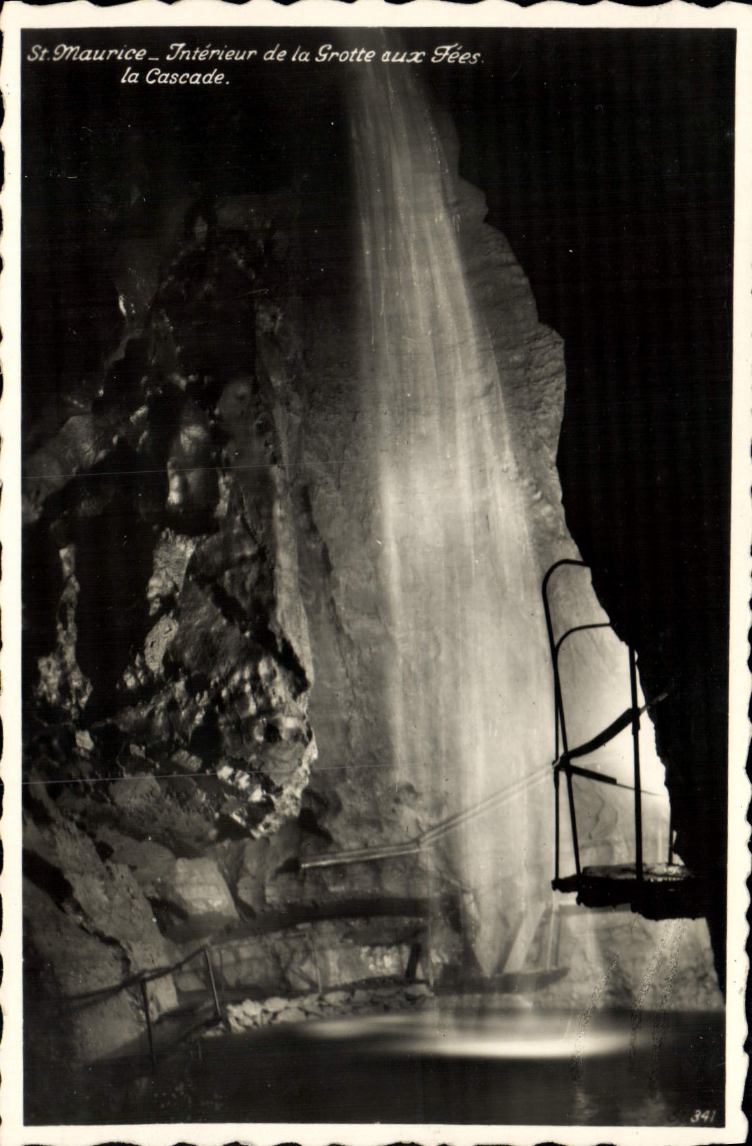 CPM St Maurice Inteireur de la Grotte aux Fees La Cascase