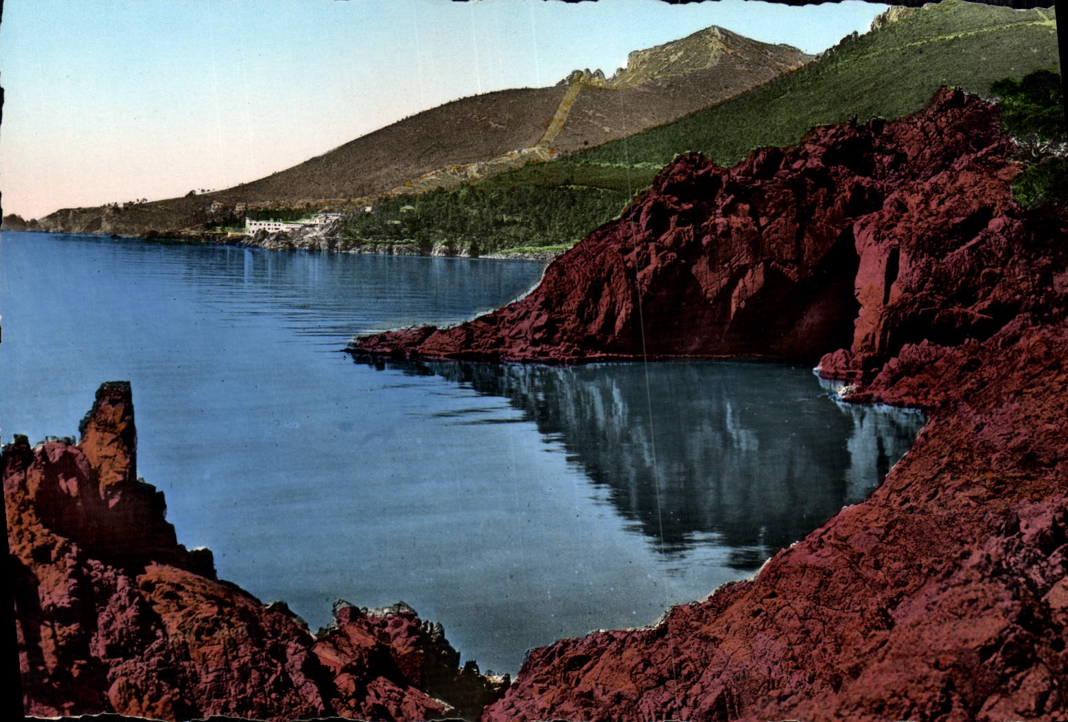 CPM Environs de Cannes Les Rochers Rouges dans le Trayas