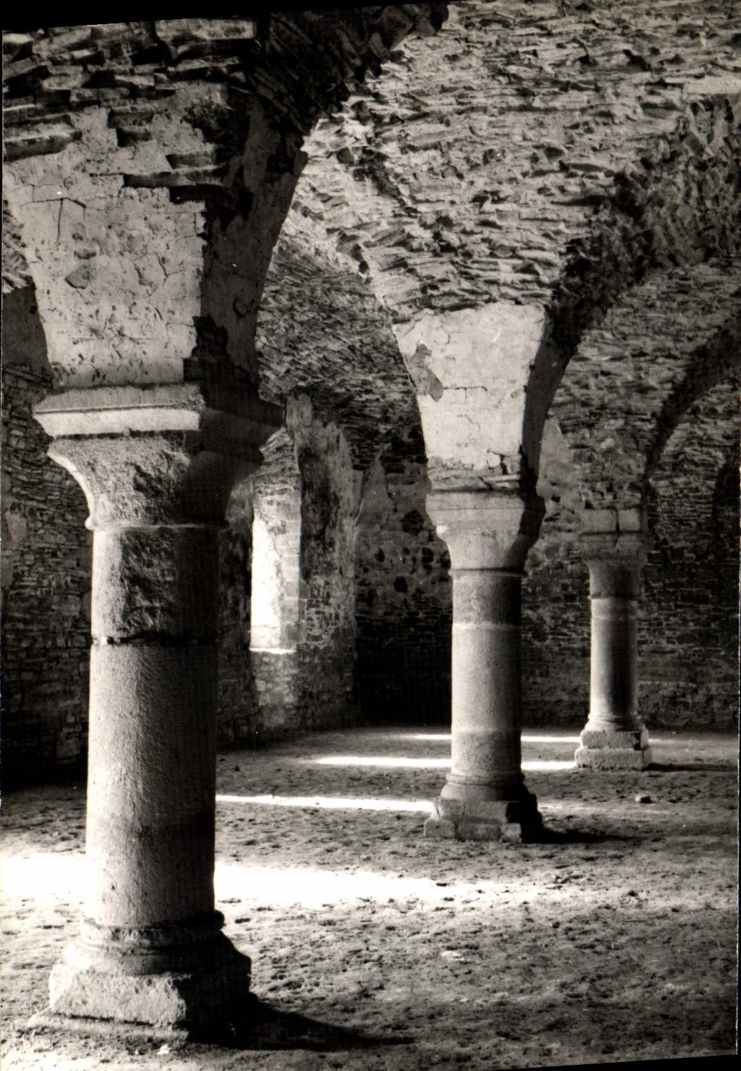 POSTAL MODERNA abadía de las ruinas de Clermont en la restauración