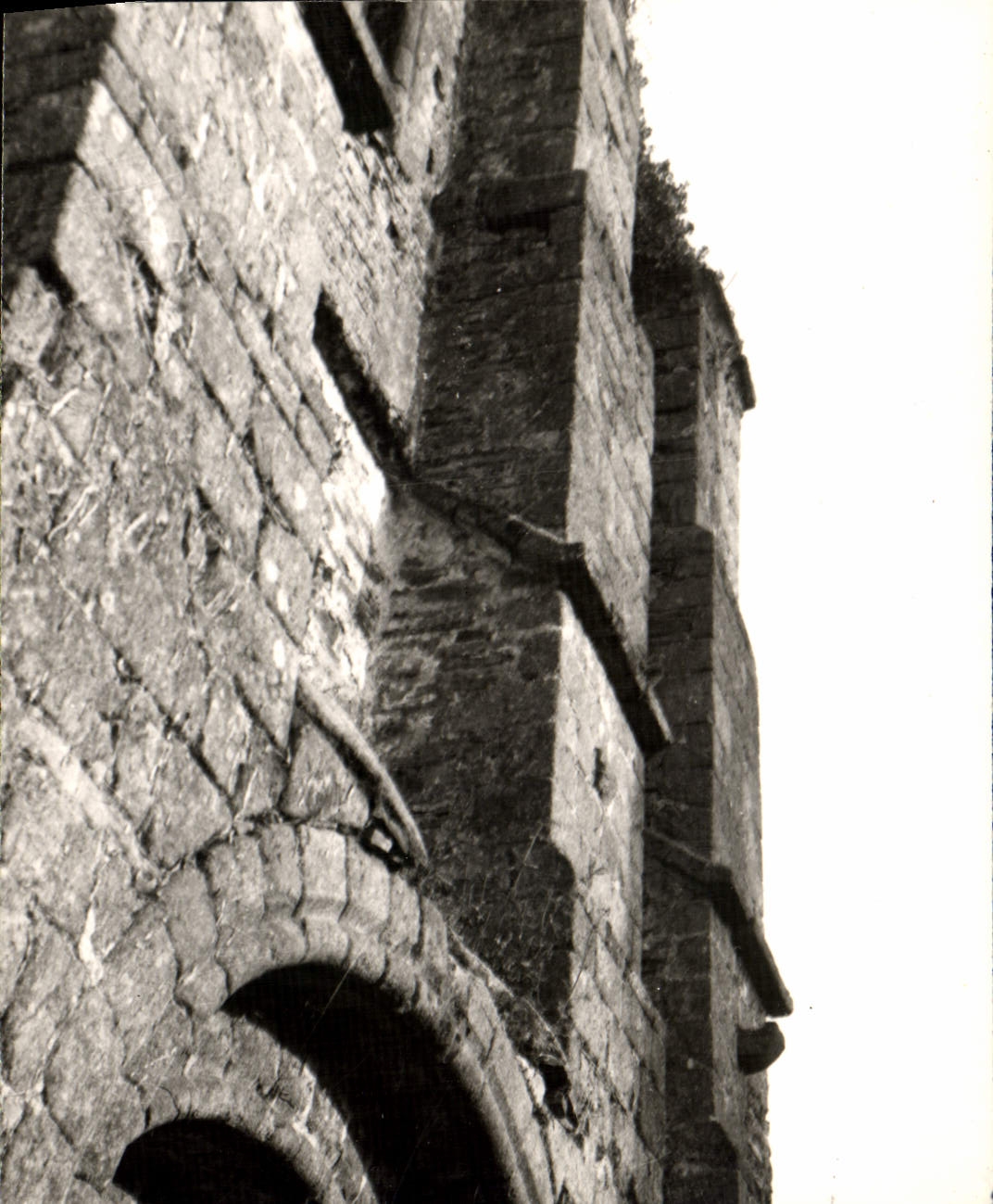 CPM Abbaye de Clermont Mayenne Vitre