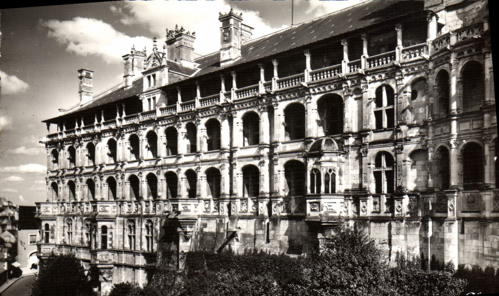 CPM Blois Facade Principale du Chateau
