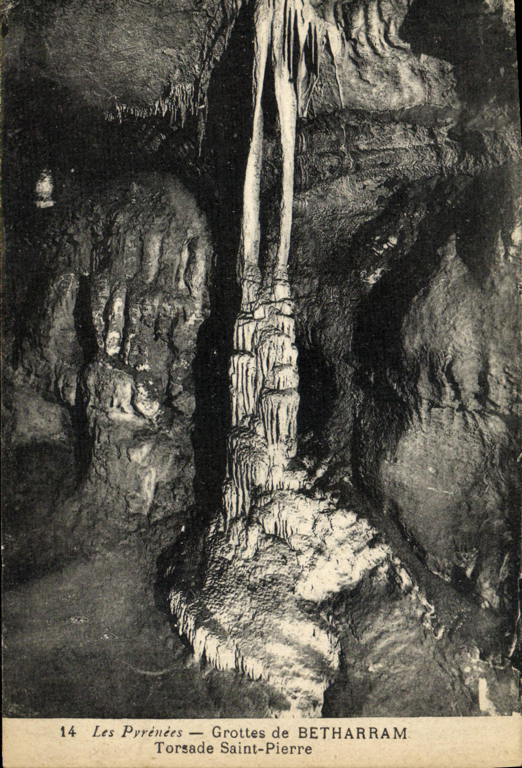 VINTAGE POSTCARD Grottes De Betharram Twists Saint Pierre