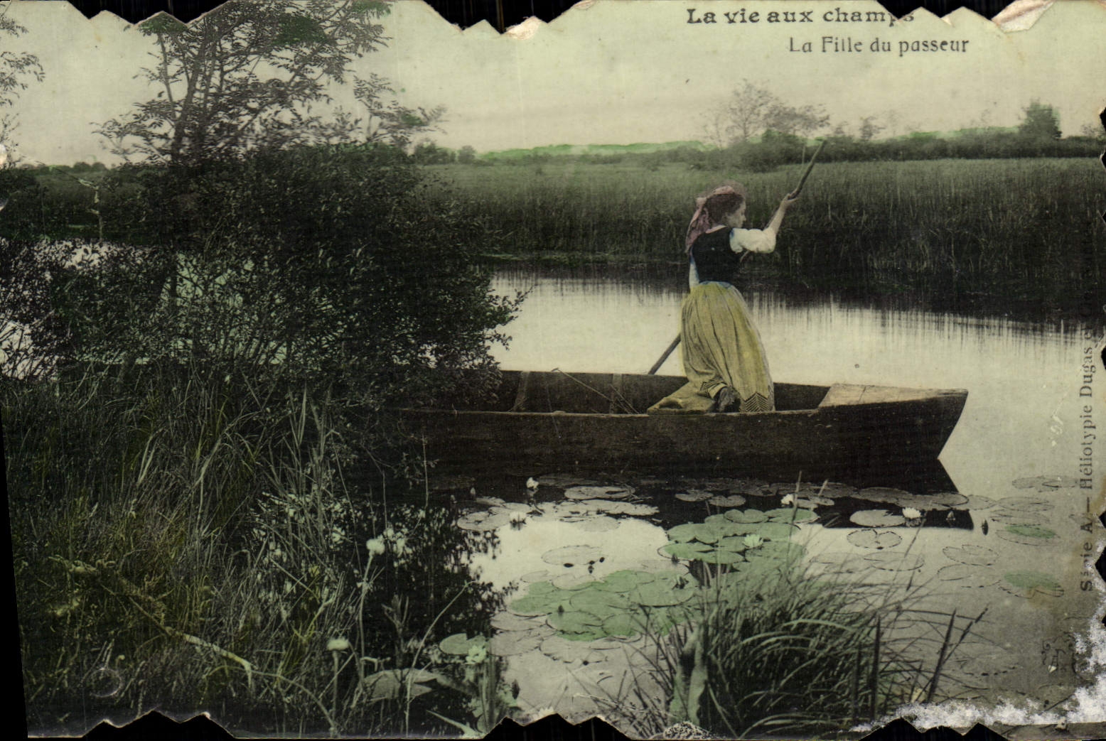 CPA La Vie aux Champs La Fille du Passeur Folklore
