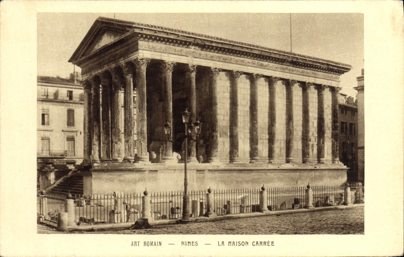 CPA Nimes La Maison carree