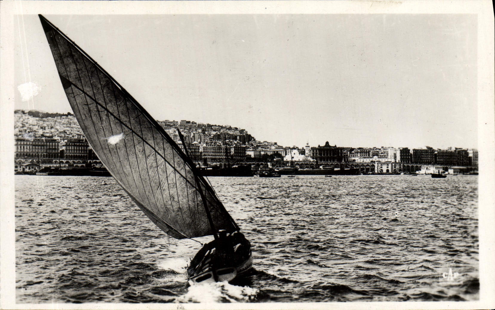 CPM Alger Vue Prise en Rade Bateau 