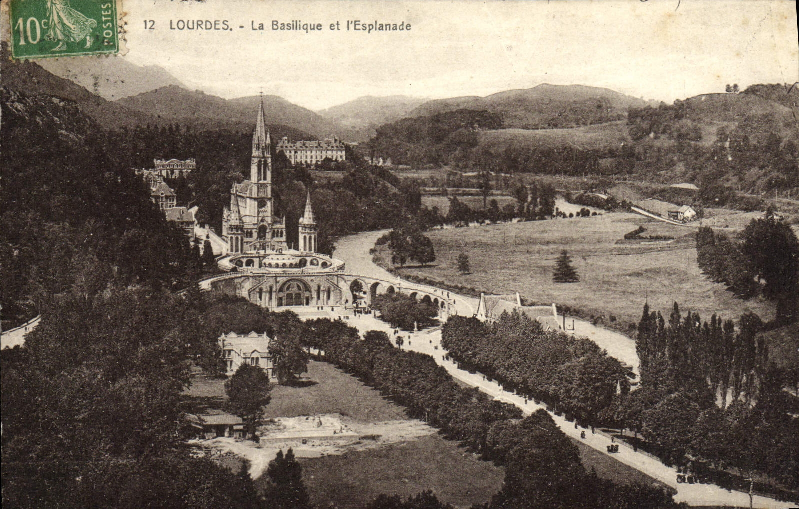VINTAGE POSTCARD Heavy the Basilica and Esplande