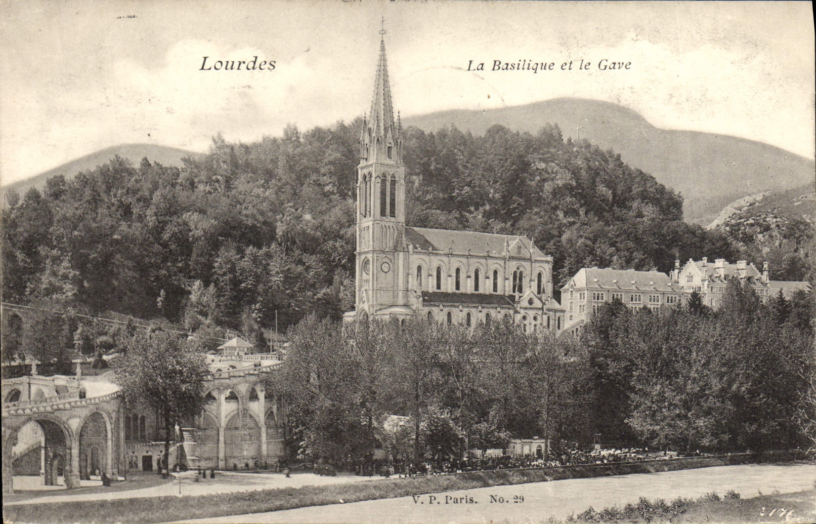 VINTAGE POSTCARD Heavy the Basilica and the Station