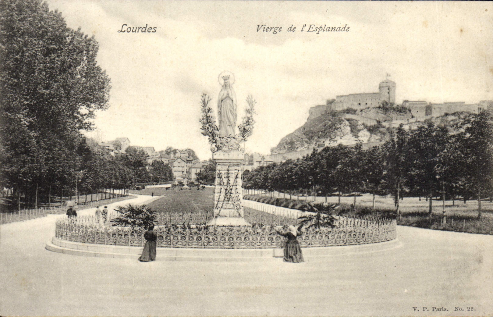 CPA Lourdes Vierge de L'Esplanade