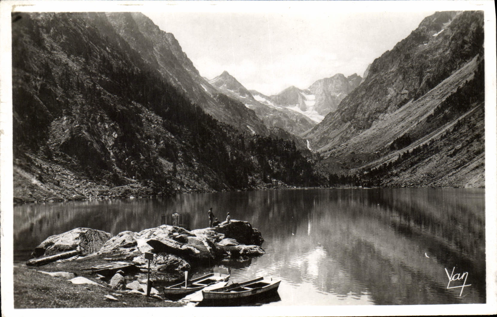 CPM Cauterets Lac de Gaube et le Vignemale