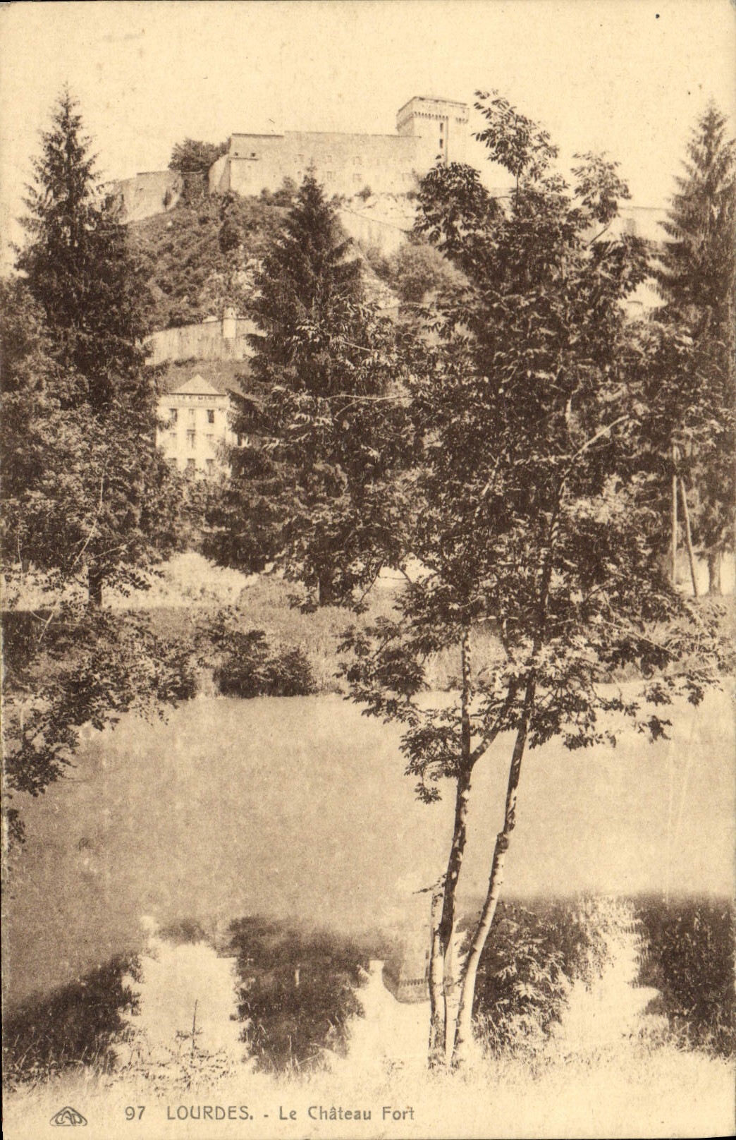CPA Lourdes Le Chateau Fort