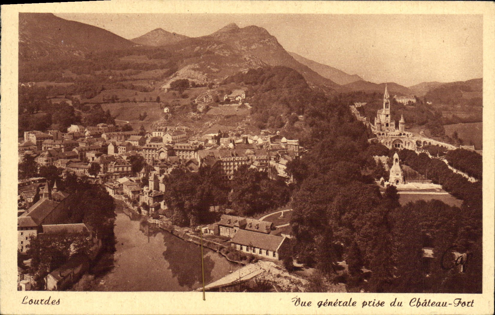 CPA Lourdes Vue Generale Prise du Chateau Fort