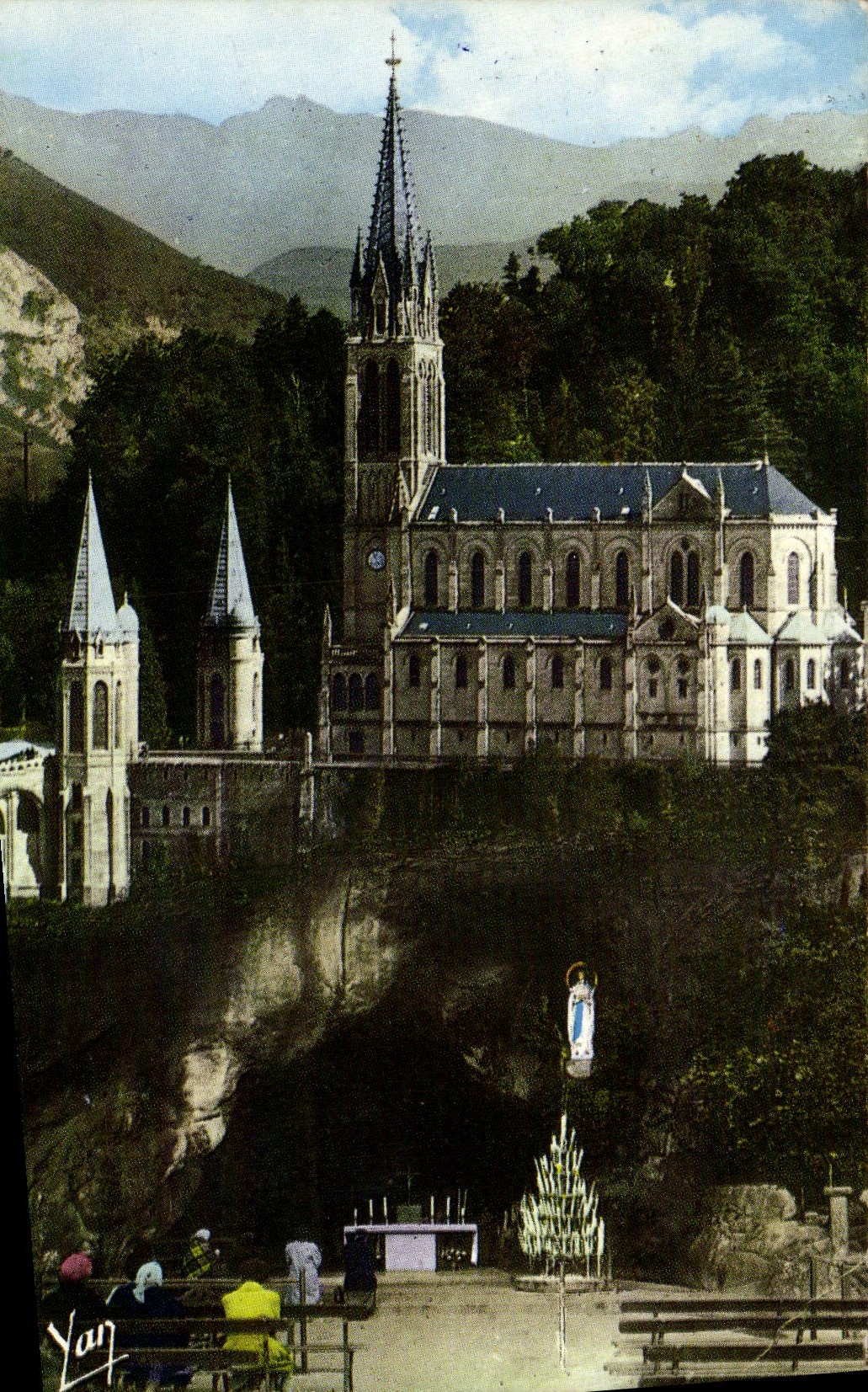 CPA Lourdes La Basilique et la Grotte