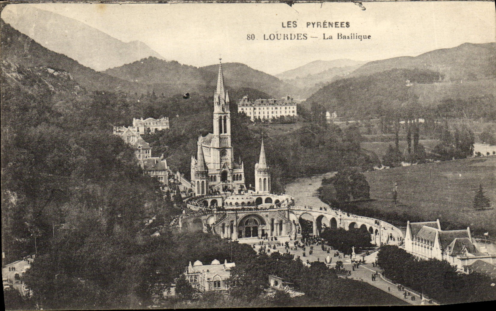 CPA Lourdes La Basilique
