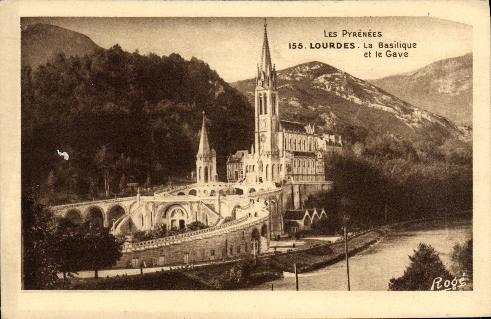 CPA Lourdes La Basilique et le Gave