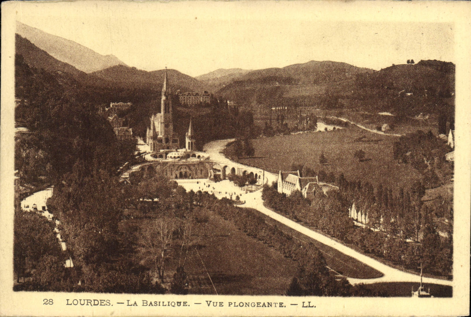 CPA Lourdes La Basilique Vue Plongeante