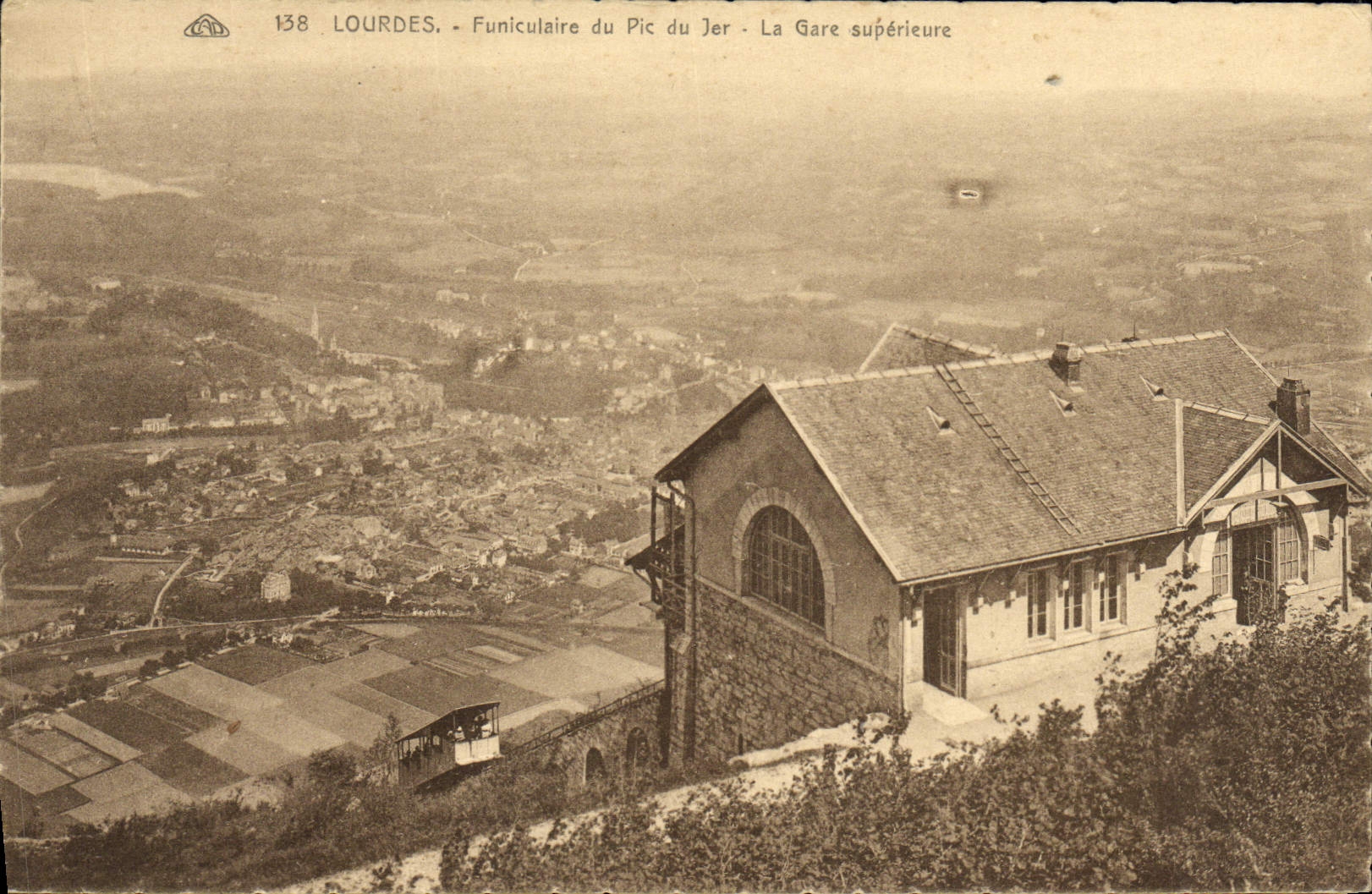 CPA Lourdes Funiculaire du Pic du Jer La gare superieure