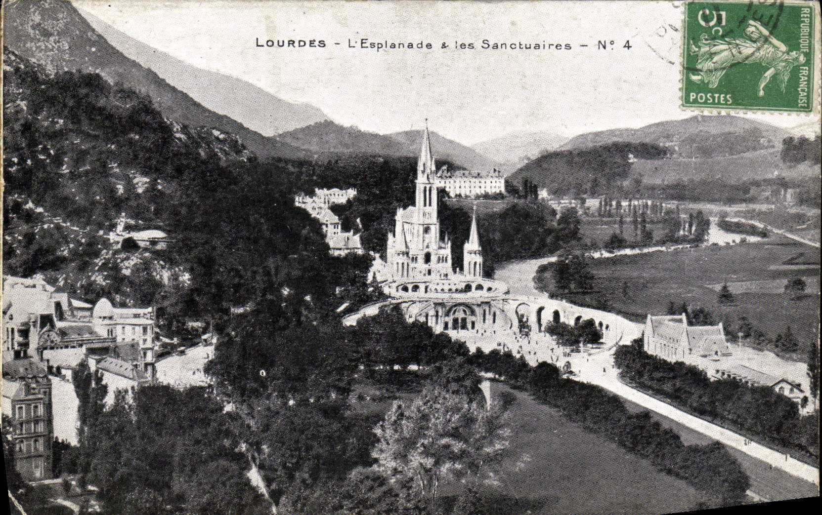 CPA Lourdes L'Esplanade et les sanctuaires