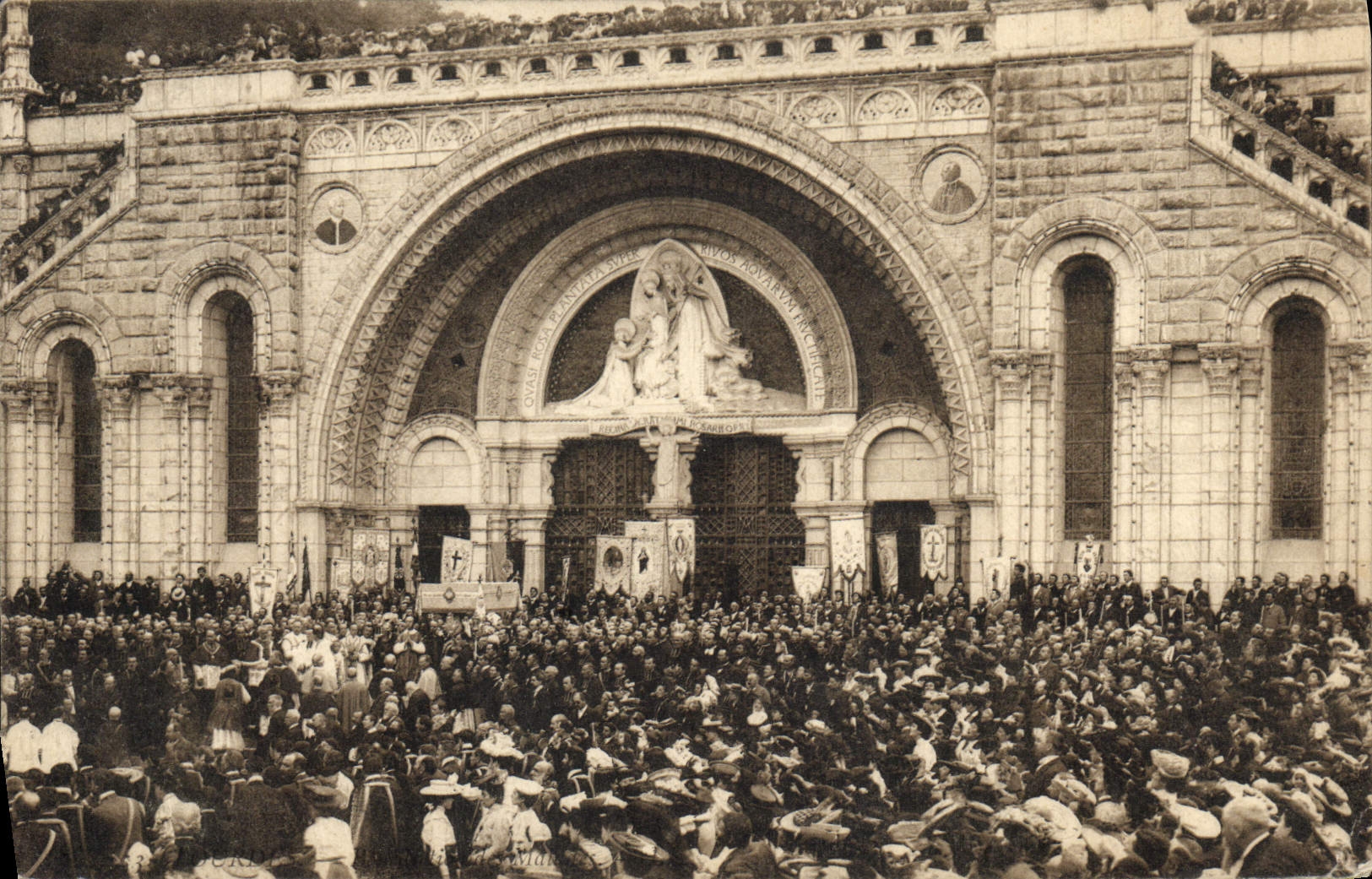 CPA Lourdes Benediction Des Malades