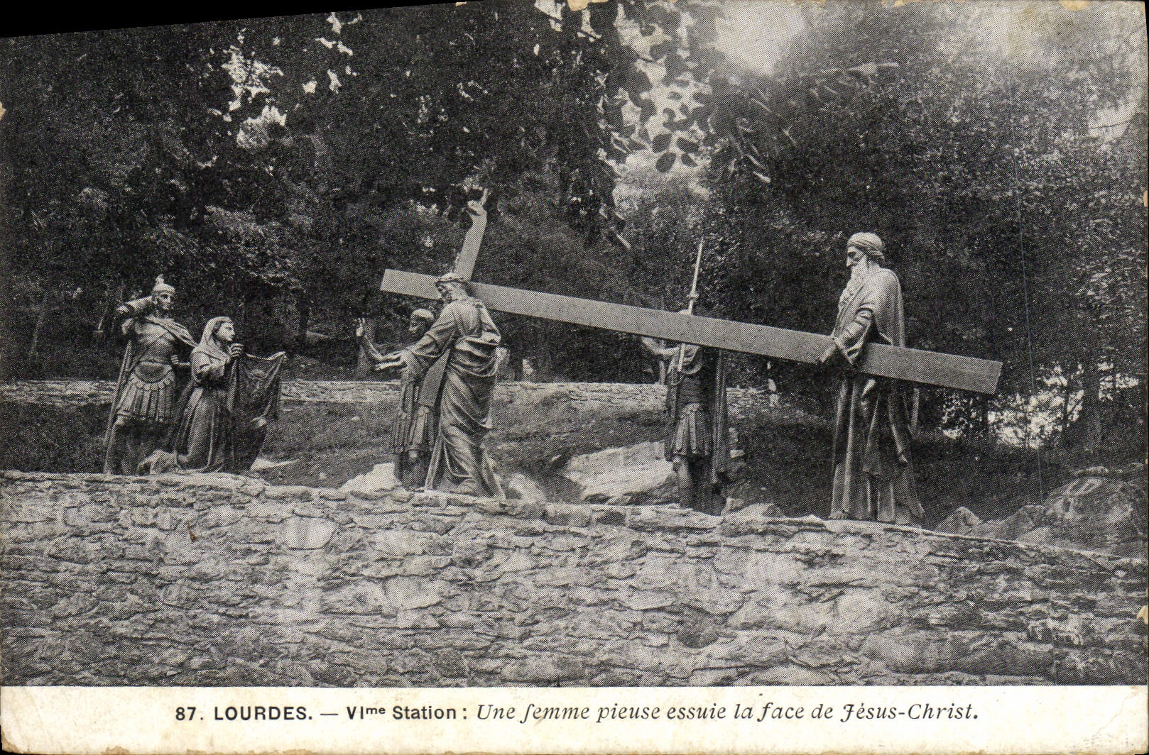 VINTAGE POSTCARD Heavy 6th station a pious woman essuie the face of Jesus Christ