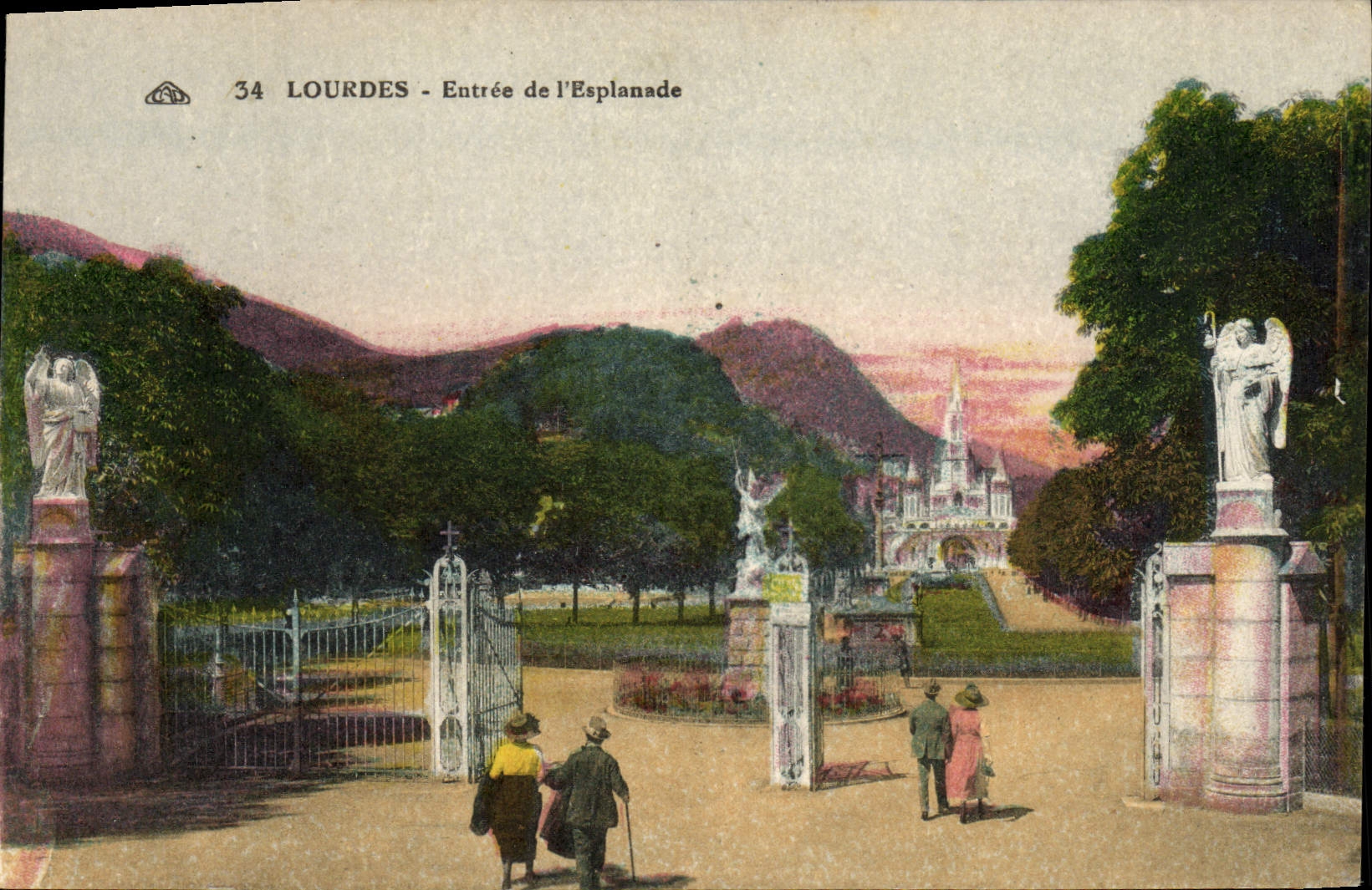 CPA Lourdes Entree de L'Esplanade