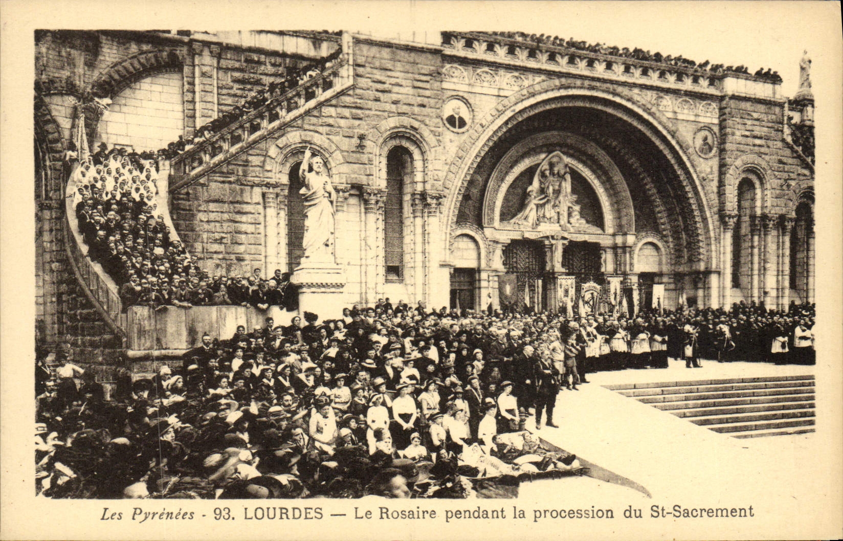 CPA Lourdes Le rosaire pendant la Procession du Tres Saint Sacrement