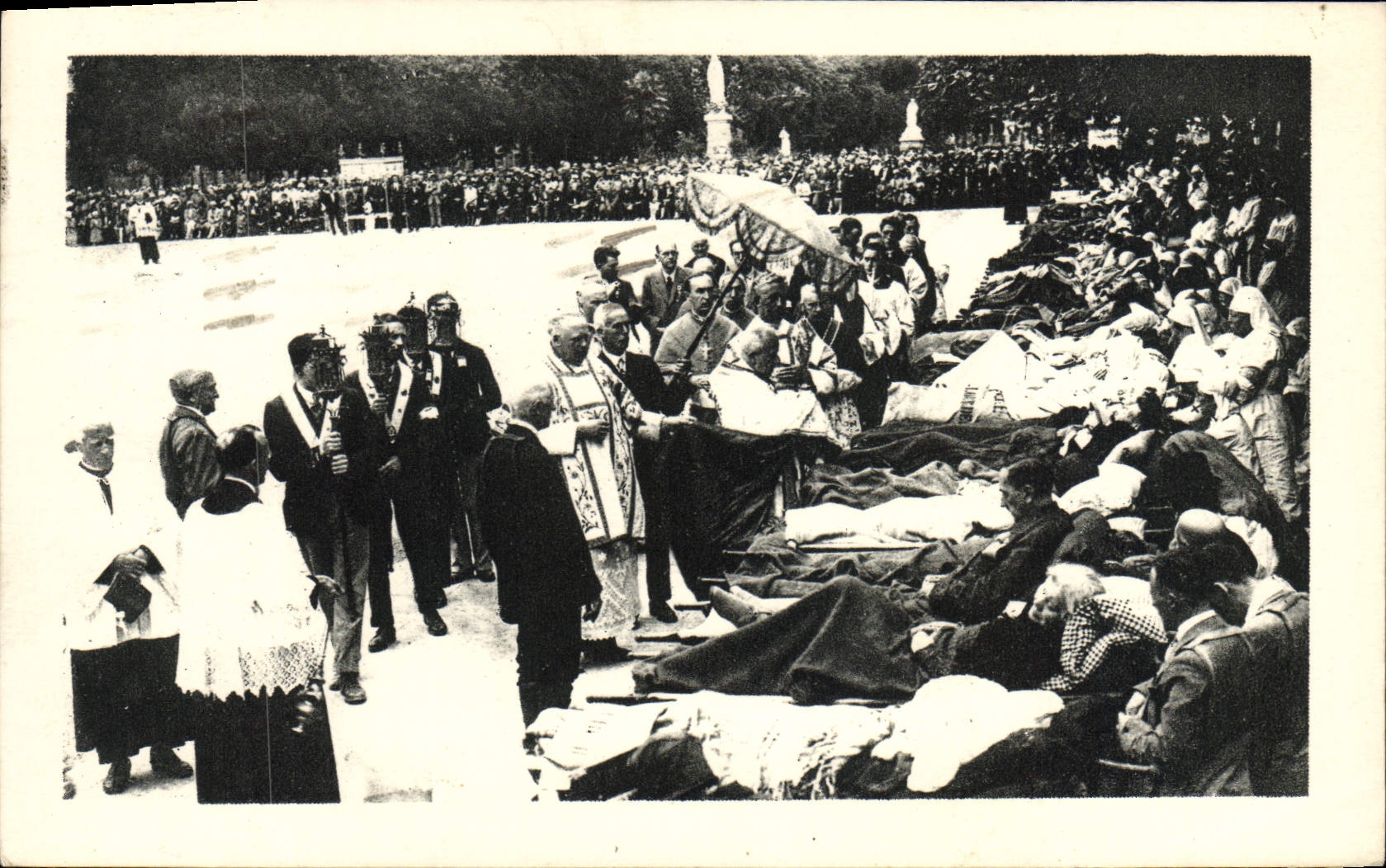 CPA Lourdes Benediction des malades