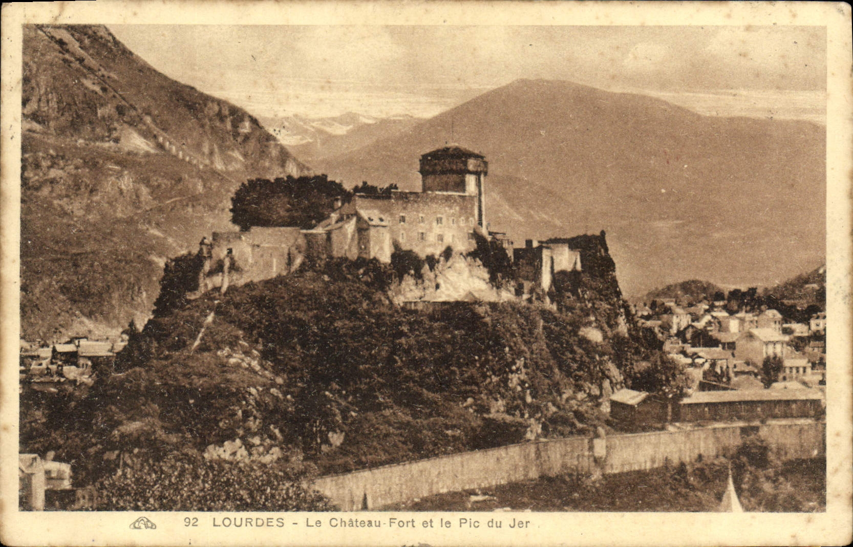 CPA Lourdes La Chateau et le Pic du Jer